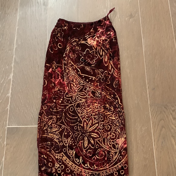 Emanuel Ungaro crushed velvet style full length skirt. - Picture 5 of 5